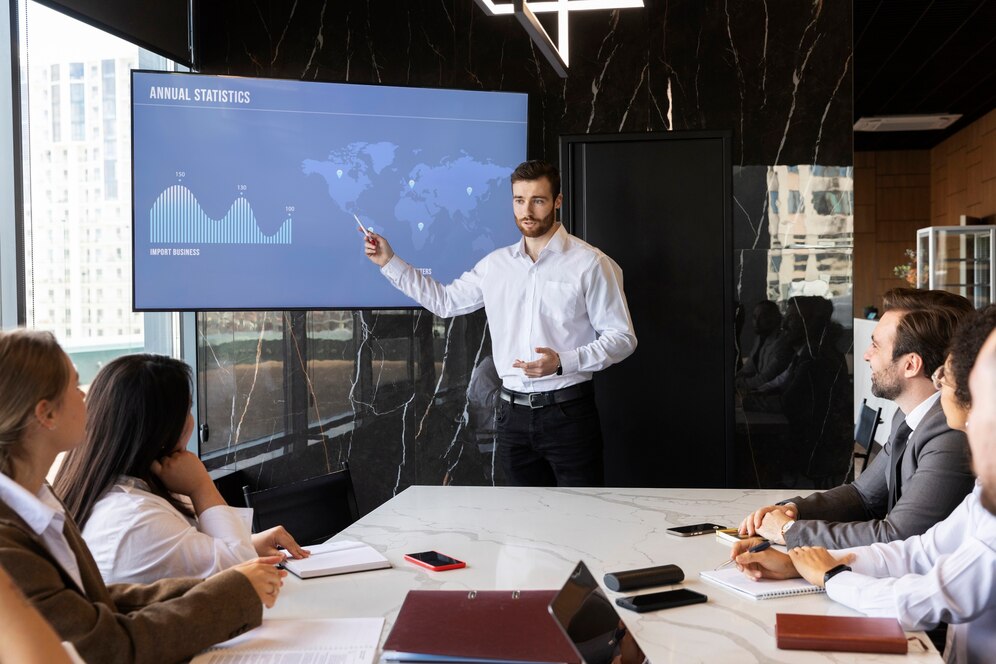 How to Choose the Best Business Projector for Team Meetings